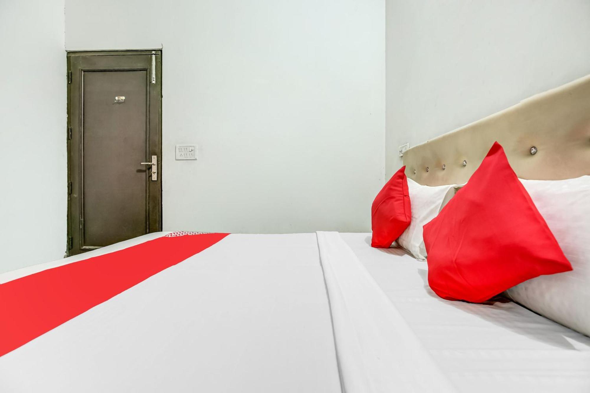Flagship Hotel Big Boss Kurukshetra Екстер'єр фото