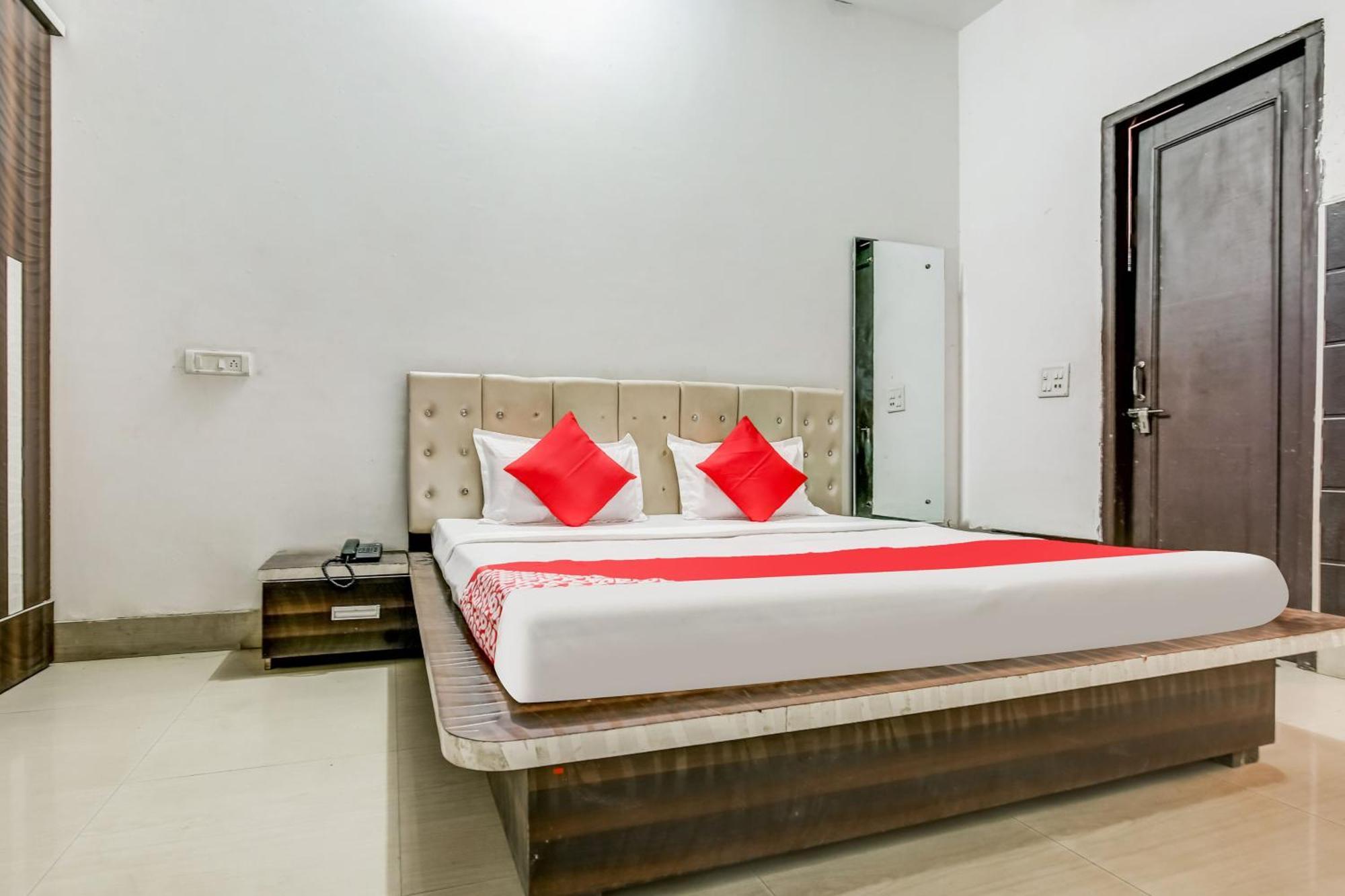 Flagship Hotel Big Boss Kurukshetra Екстер'єр фото